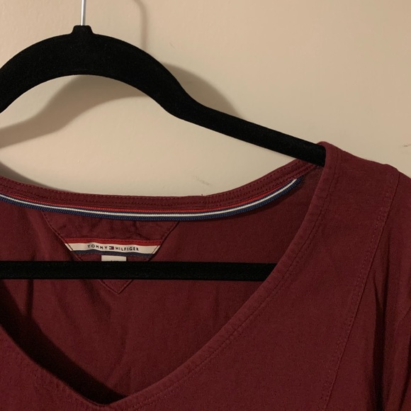 Maroon v-neck shirt - Picture 3 of 6